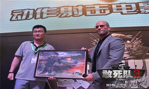 硬汉也玩手游   杰森斯坦森与《敢死队3》不见不散 (1)