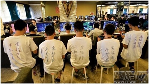 全民超神奇葩手机开黑场景大盘点:你说的黑是什么黑? (2)