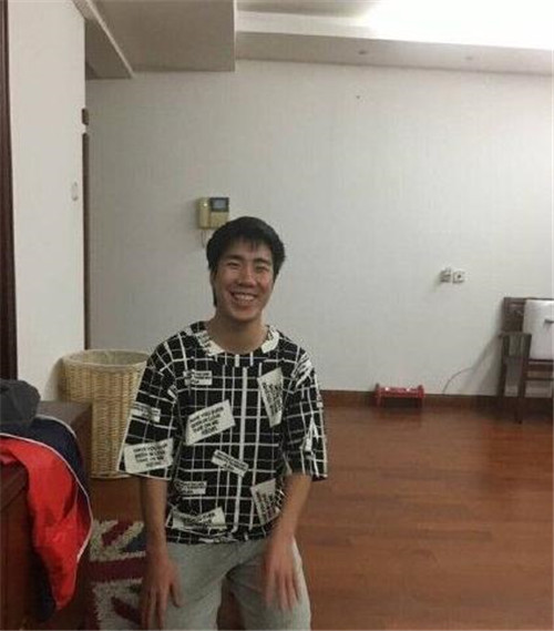 老骚男跪键盘竟引黑粉骂战 七哥家庭秀恩爱怎么了 (7)