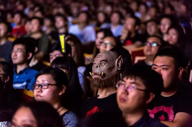 穿暴雪联名款的武汉玩家们，这个夏天还能再燃一把 (11)