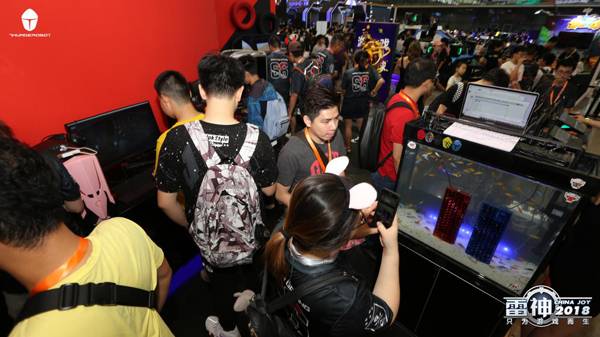 ChinaJoy2018 雷神的新品是扔在水里发布的 (7)