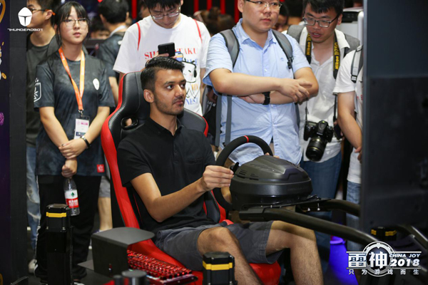 ChinaJoy2018 雷神的新品是扔在水里发布的 (9)