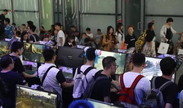 军武游戏强势出击 空中网展台人气爆棚 (1)