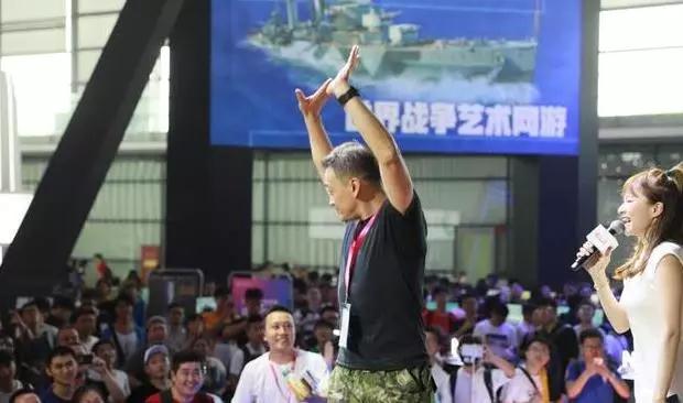 军武游戏强势出击 空中网展台人气爆棚 (4)