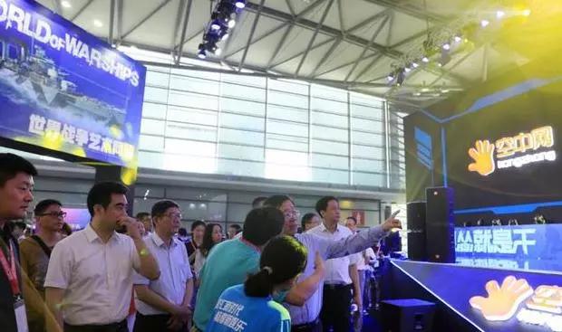 军武游戏强势出击 空中网展台人气爆棚 (11)