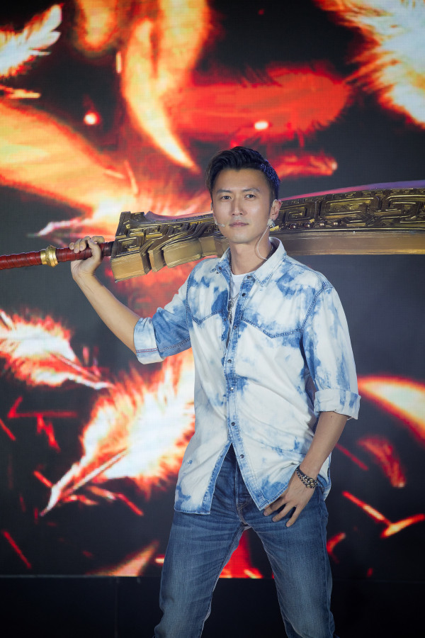 现身西安《传奇世界3D》发布会的人气天王竟然是他! (6)