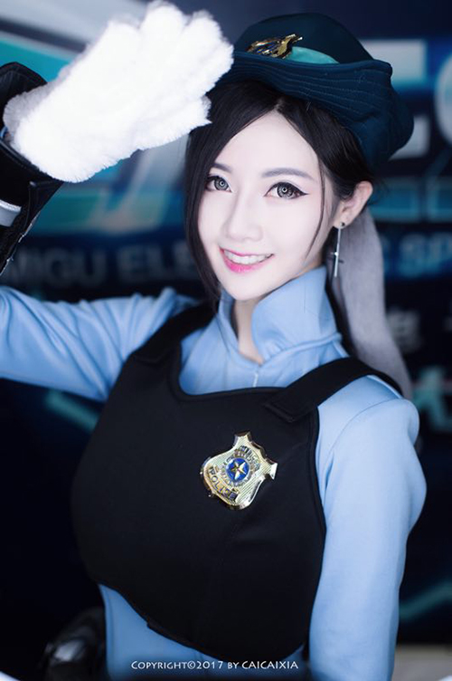 人气coser助阵《少女终末战争》 摩擦大会演绎美少女军姬 (1)
