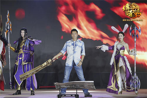 谢霆锋为你转身《传奇世界3D》代言人登场中国新歌声 (2)