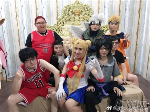 虎牙直播骚男直播间换主播了 人气爆炸碾压骚男和弟弟 (4)