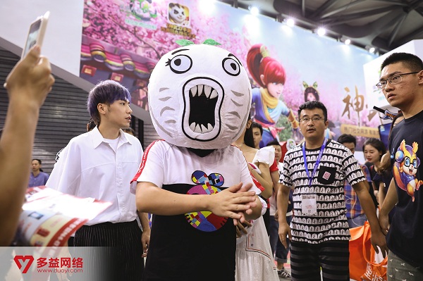王尼玛降临ChinaJoy！率暴走家族PK多益网络特派美女战队 (2)