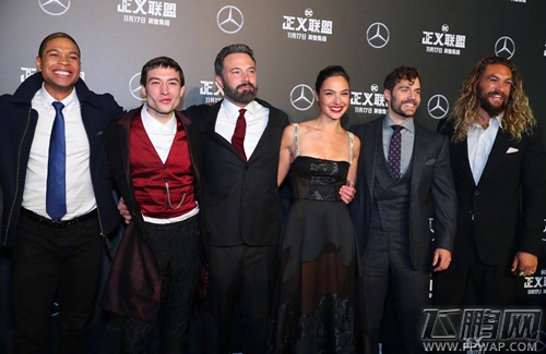 大电影首映礼群星闪耀《正义联盟：超级英雄》玩家代表面基主演 (2)