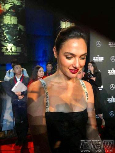 大电影首映礼群星闪耀《正义联盟：超级英雄》玩家代表面基主演 (3)