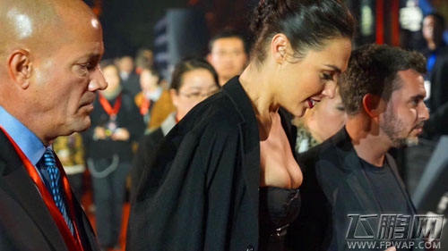 大电影首映礼群星闪耀《正义联盟：超级英雄》玩家代表面基主演 (4)