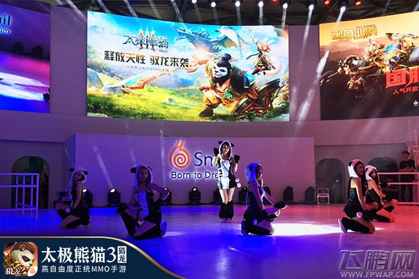  凶萌热舞《太极熊猫3：猎龙》SG萌舞团首秀 (4)