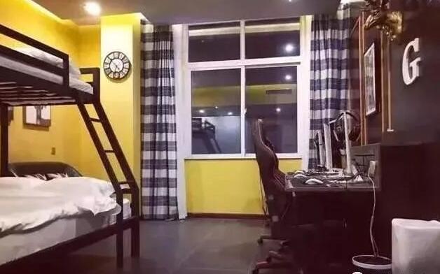 网咖弱爆了 电竞酒店上线：开黑变开房！ (1)